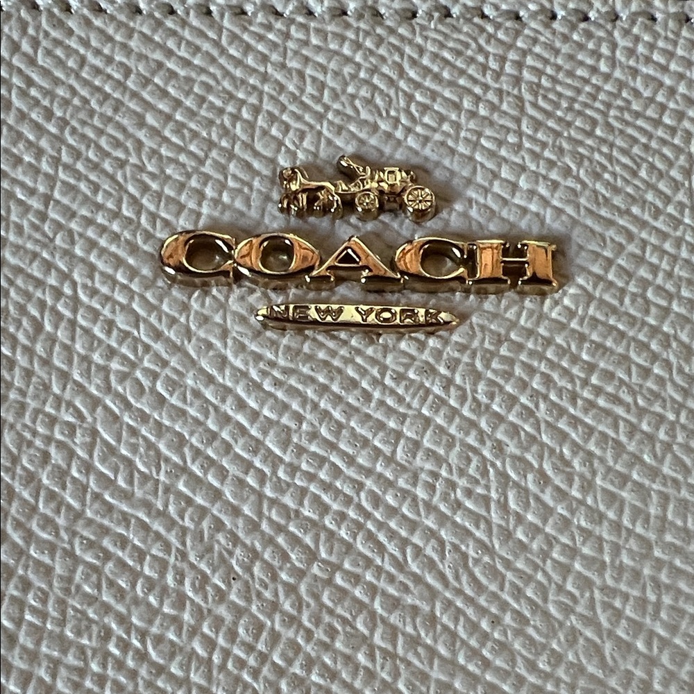 Coach Cream Off-white Ivory Wristlet with Gold Logo - Picture 2 of 7
